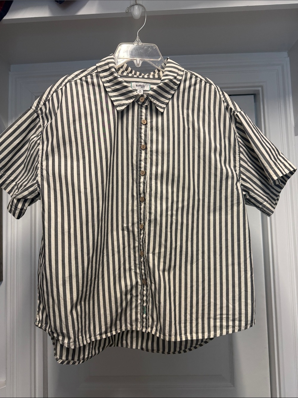 Kensie Black & White Vertical Stripe Short-Sleeve Button-Up Shirt